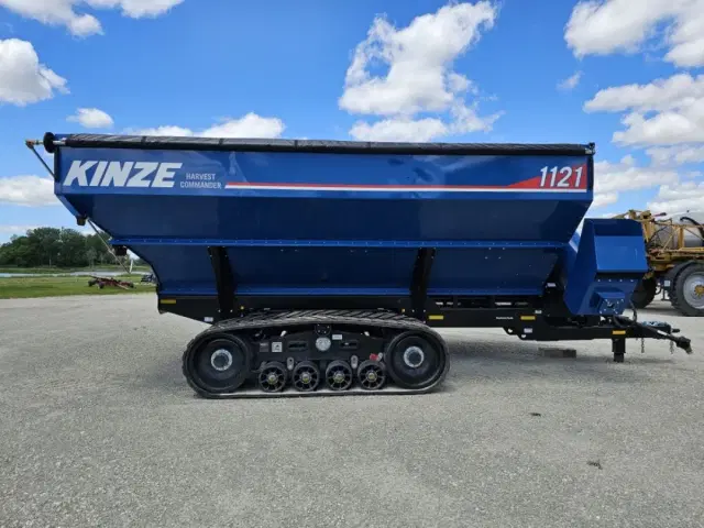 Image of Kinze 1121 equipment image 1