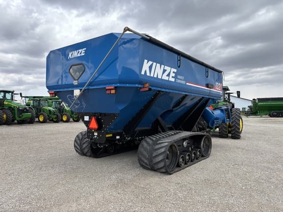 Image of Kinze 1321 equipment image 4