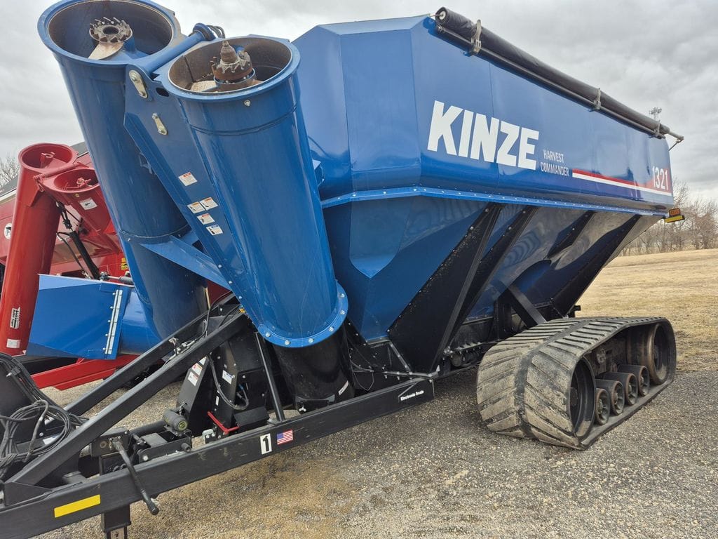 2024 Kinze 1321 Equipment Image0