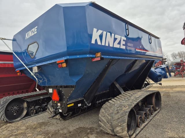 Image of Kinze 1321 equipment image 3