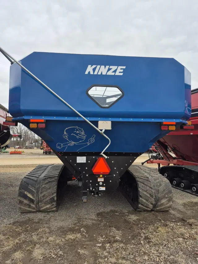 Image of Kinze 1321 equipment image 2