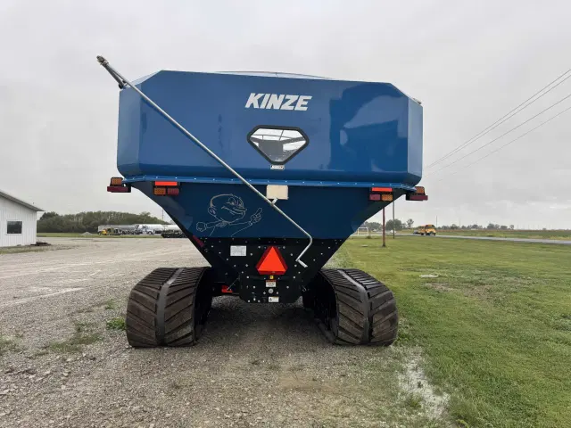 Image of Kinze 1321 equipment image 3