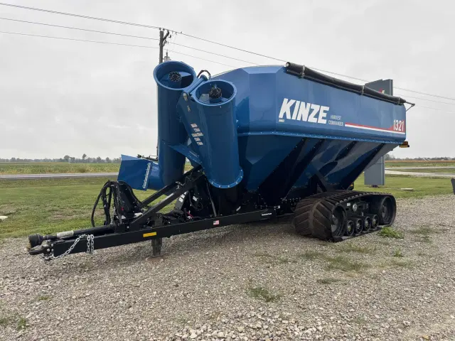 Image of Kinze 1321 equipment image 2