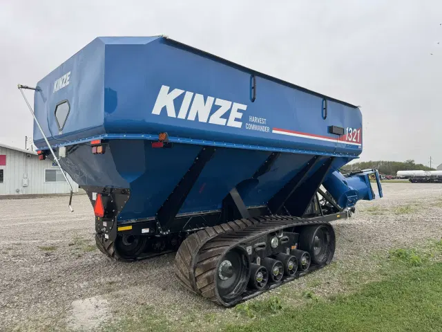 Image of Kinze 1321 equipment image 4