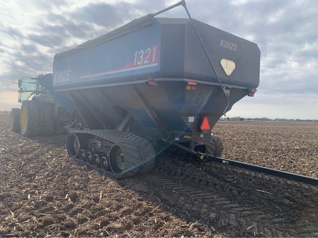 Image of Kinze 1321 equipment image 3