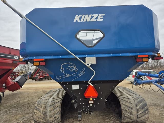 Image of Kinze 1321 equipment image 2
