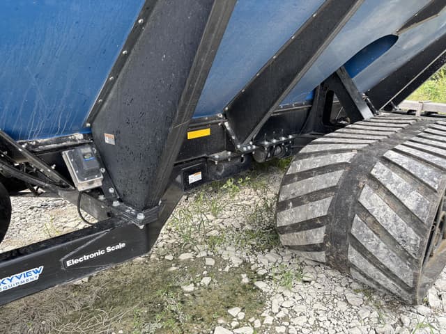 Image of Kinze 1421 equipment image 2