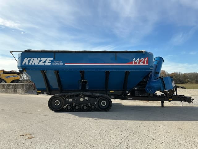 Image of Kinze 1421 equipment image 1