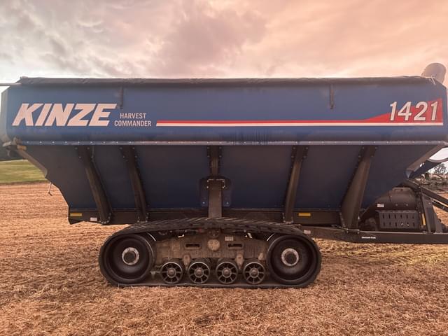 Image of Kinze 1421 equipment image 3