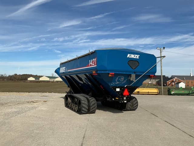 Image of Kinze 1421 equipment image 4