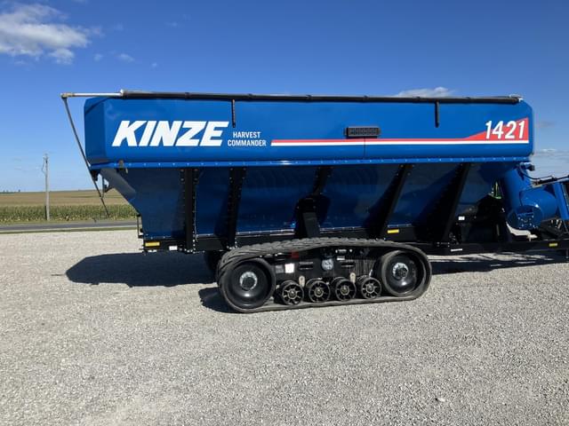Image of Kinze 1421 equipment image 1