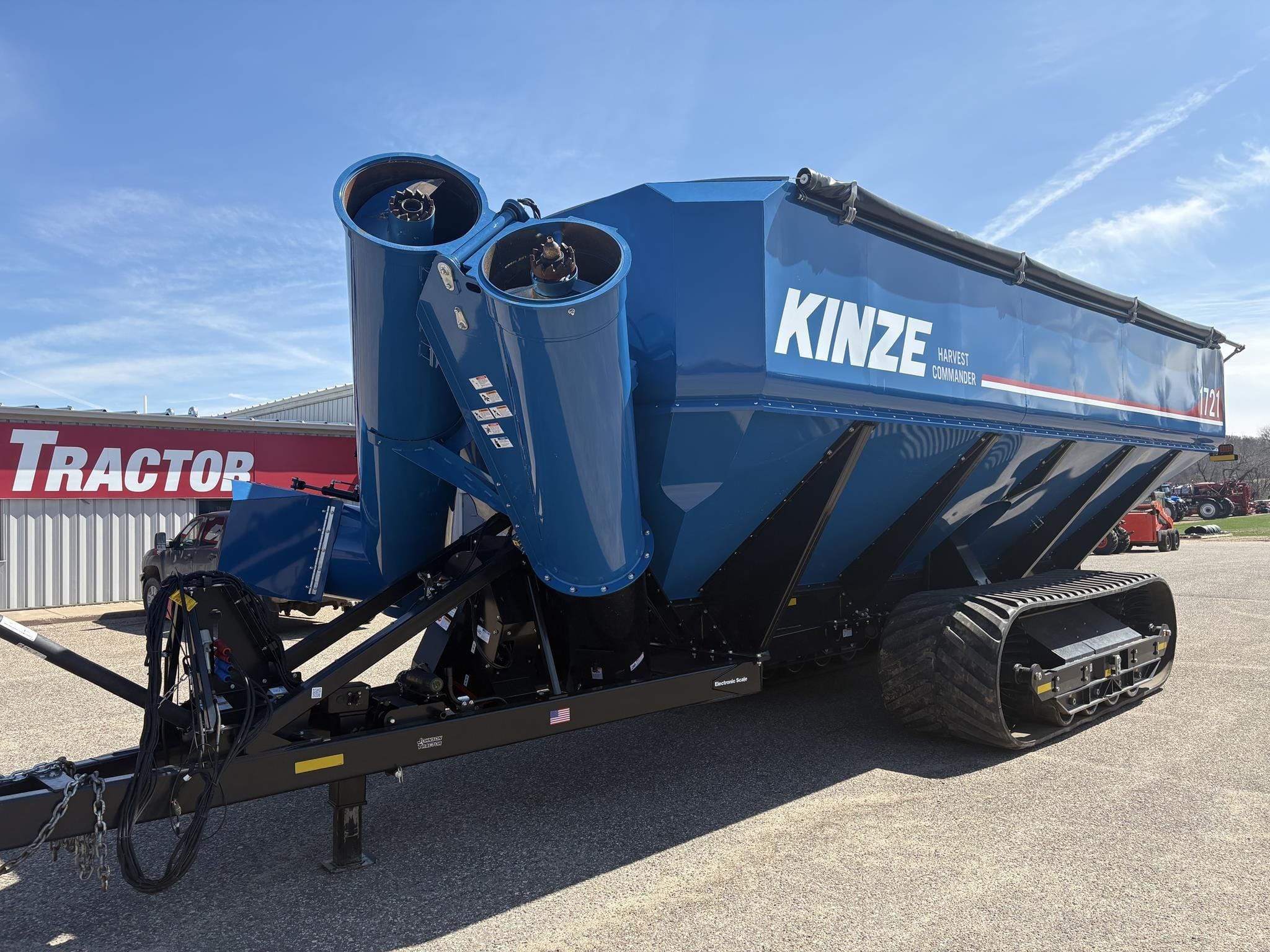 2024 Kinze 1721 Equipment Image0