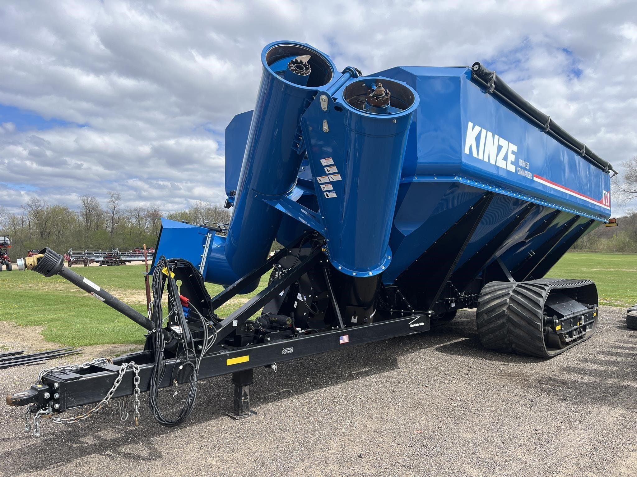 2024 Kinze 1721 Equipment Image0
