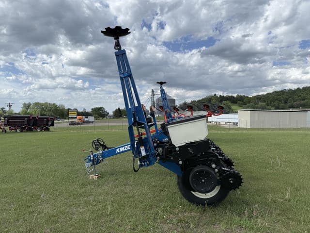 Image of Kinze 3005 equipment image 3