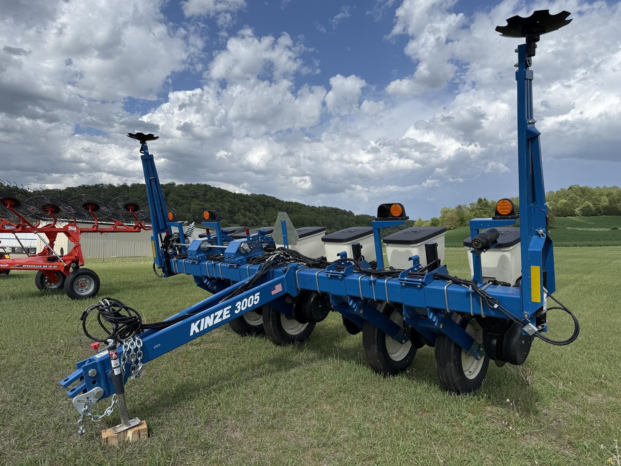 2024 Kinze 3005 Equipment Image0