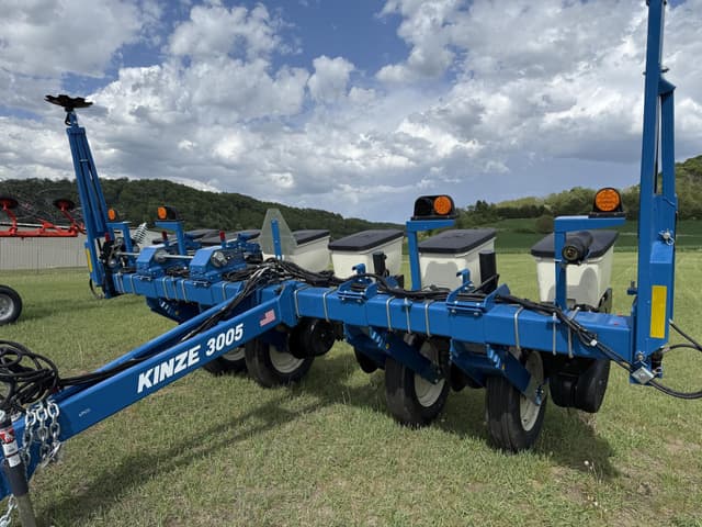 Image of Kinze 3005 equipment image 2