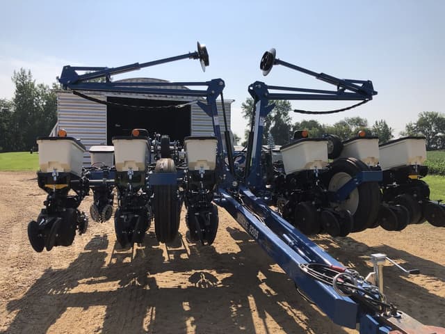 Image of Kinze 3205 equipment image 1