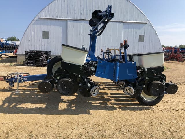 Image of Kinze 3205 equipment image 3