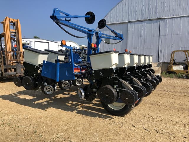 Image of Kinze 3205 equipment image 4