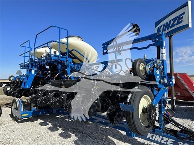 Image of Kinze 3505 equipment image 3