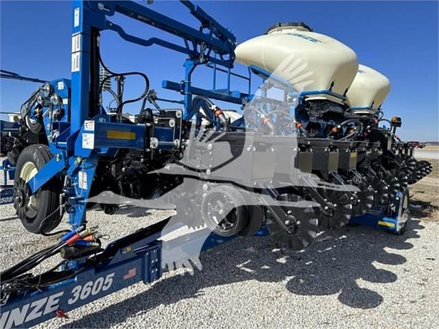 Image of Kinze 3505 equipment image 4