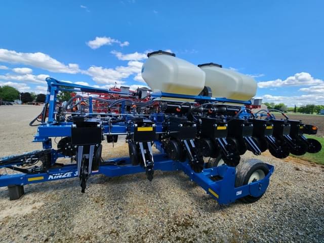 Image of Kinze 3505 equipment image 1