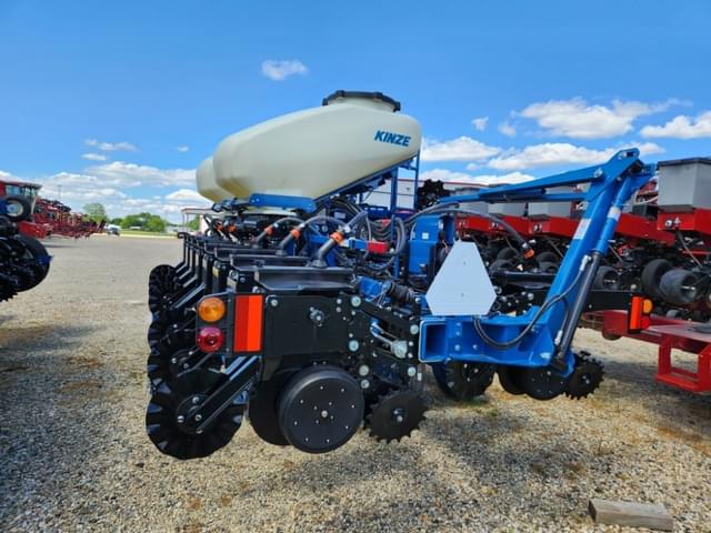 Image of Kinze 3505 equipment image 2