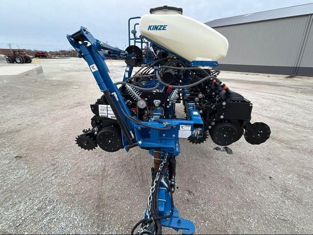 Image of Kinze 3505 equipment image 2