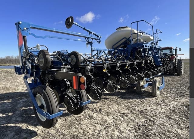 Image of Kinze 3605 equipment image 2