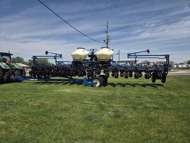 Image of Kinze 3605 equipment image 1