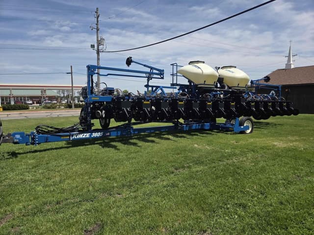 Image of Kinze 3605 equipment image 2