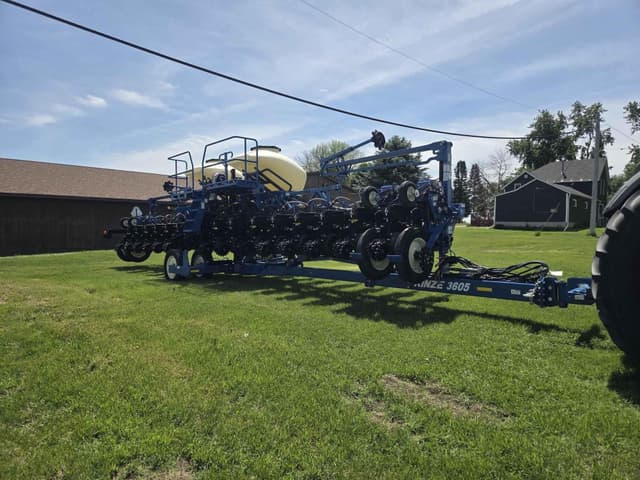 Image of Kinze 3605 equipment image 4