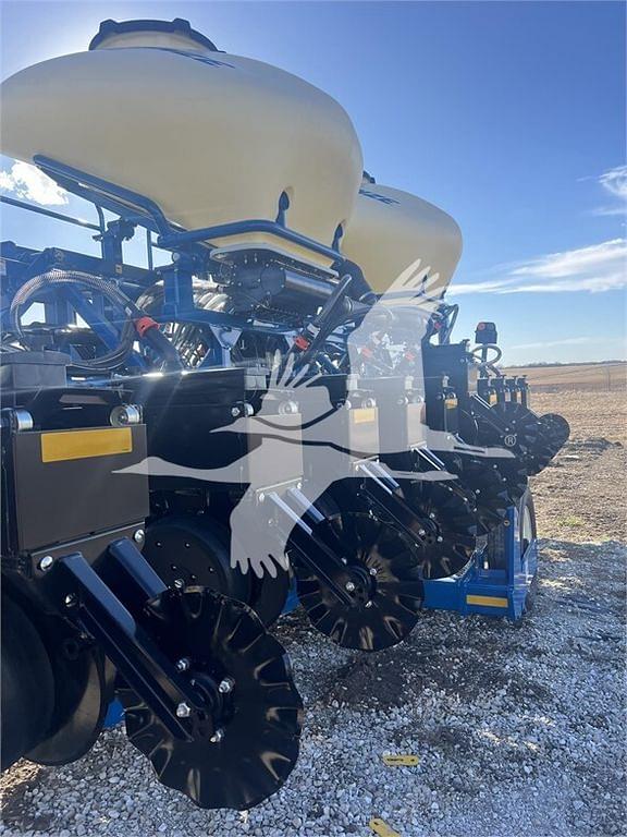 Image of Kinze 3605 equipment image 2