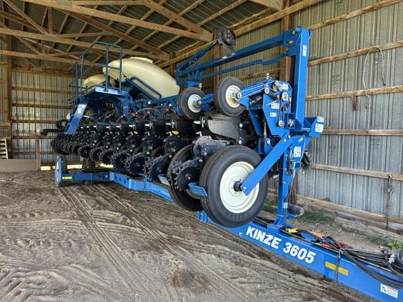 Image of Kinze 3605 equipment image 1
