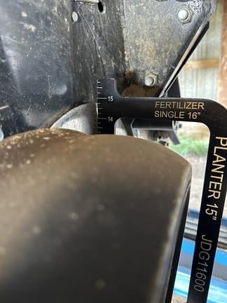 Image of Kinze 3605 equipment image 4