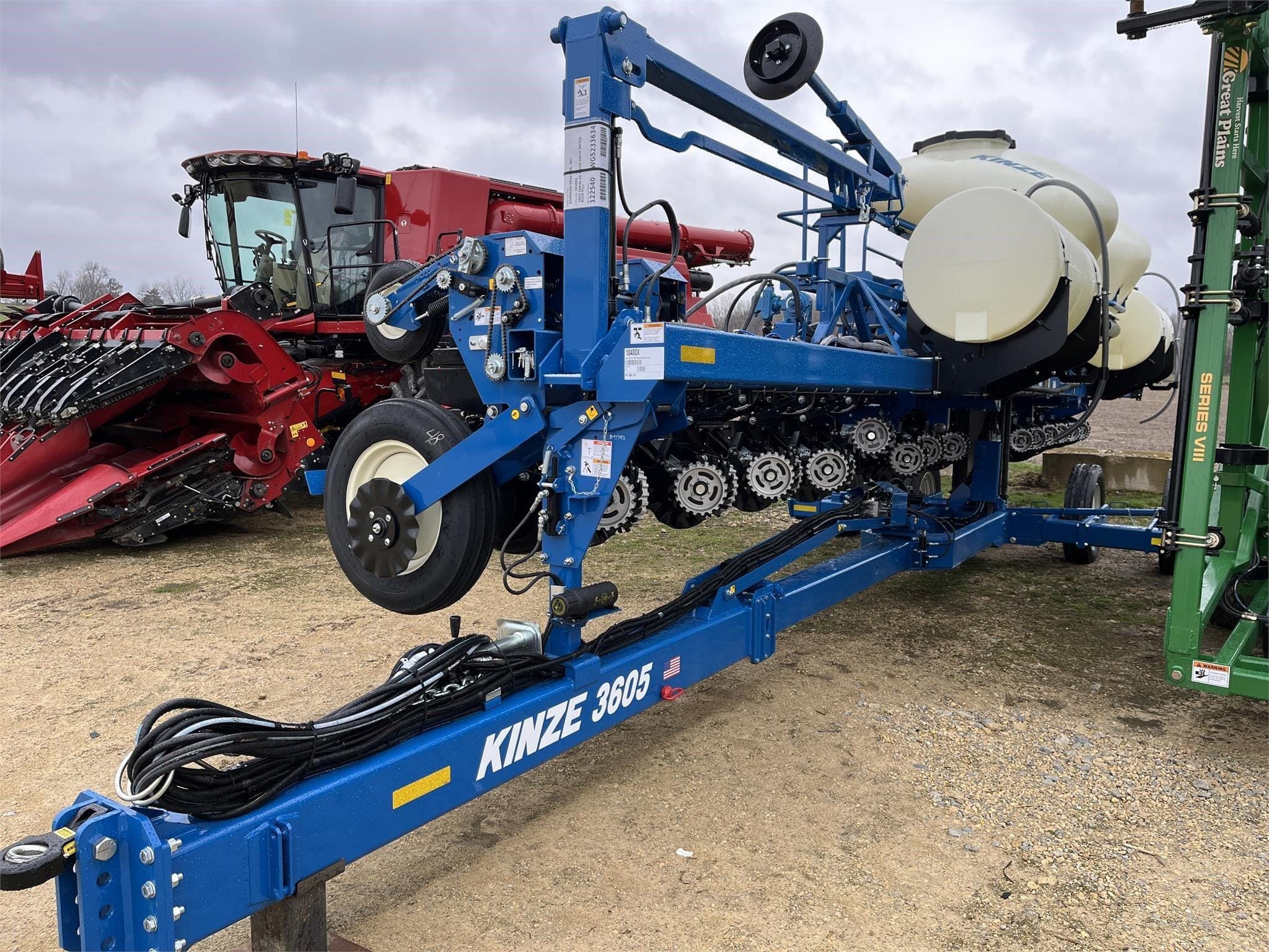 2024 Kinze 3605 Equipment Image0