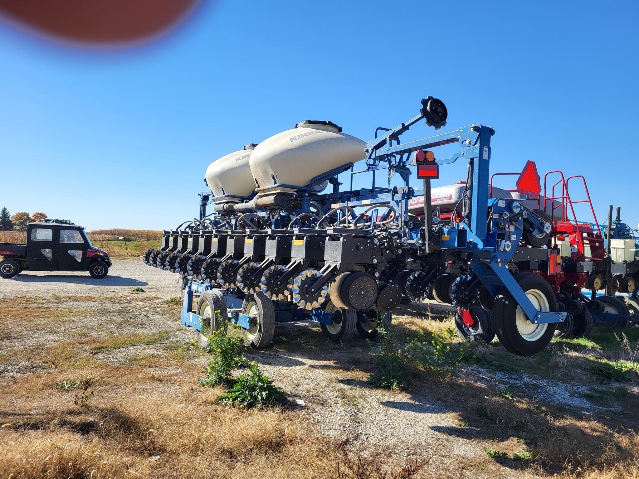 2024 Kinze 3605 Equipment Image0