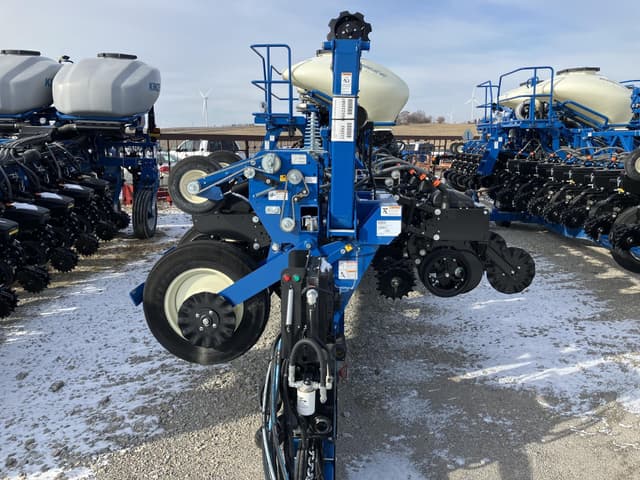 Image of Kinze 3605 equipment image 1