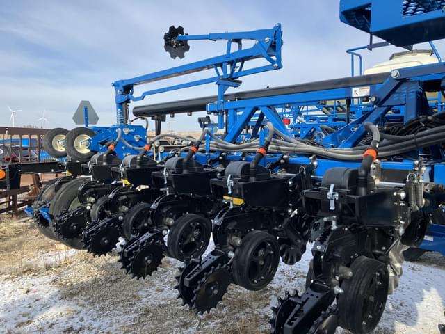 Image of Kinze 3605 equipment image 2