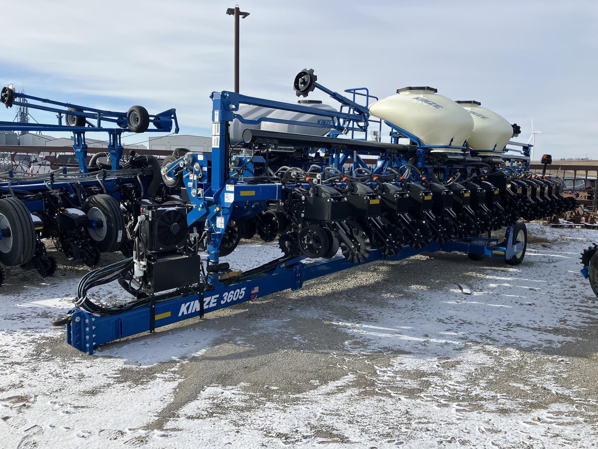 2024 Kinze 3605 Equipment Image0
