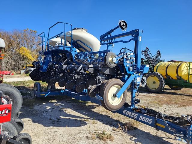 Image of Kinze 3605 equipment image 2