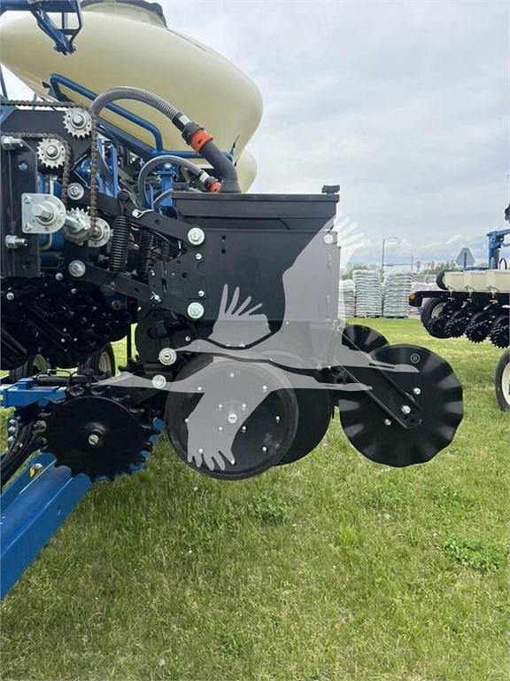 Image of Kinze 3605 equipment image 2