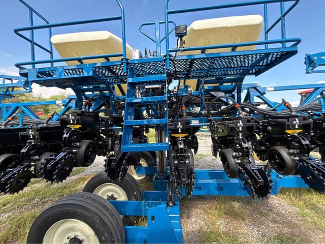 Image of Kinze 3605 equipment image 1