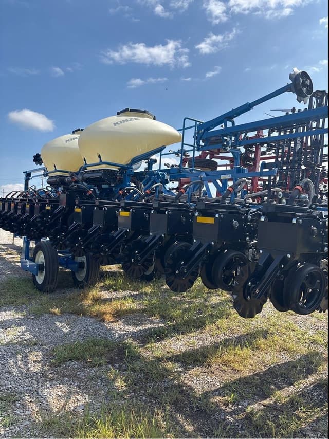 Image of Kinze 3605 equipment image 4