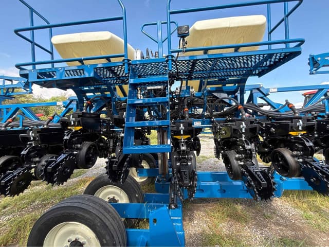 Image of Kinze 3605 equipment image 1