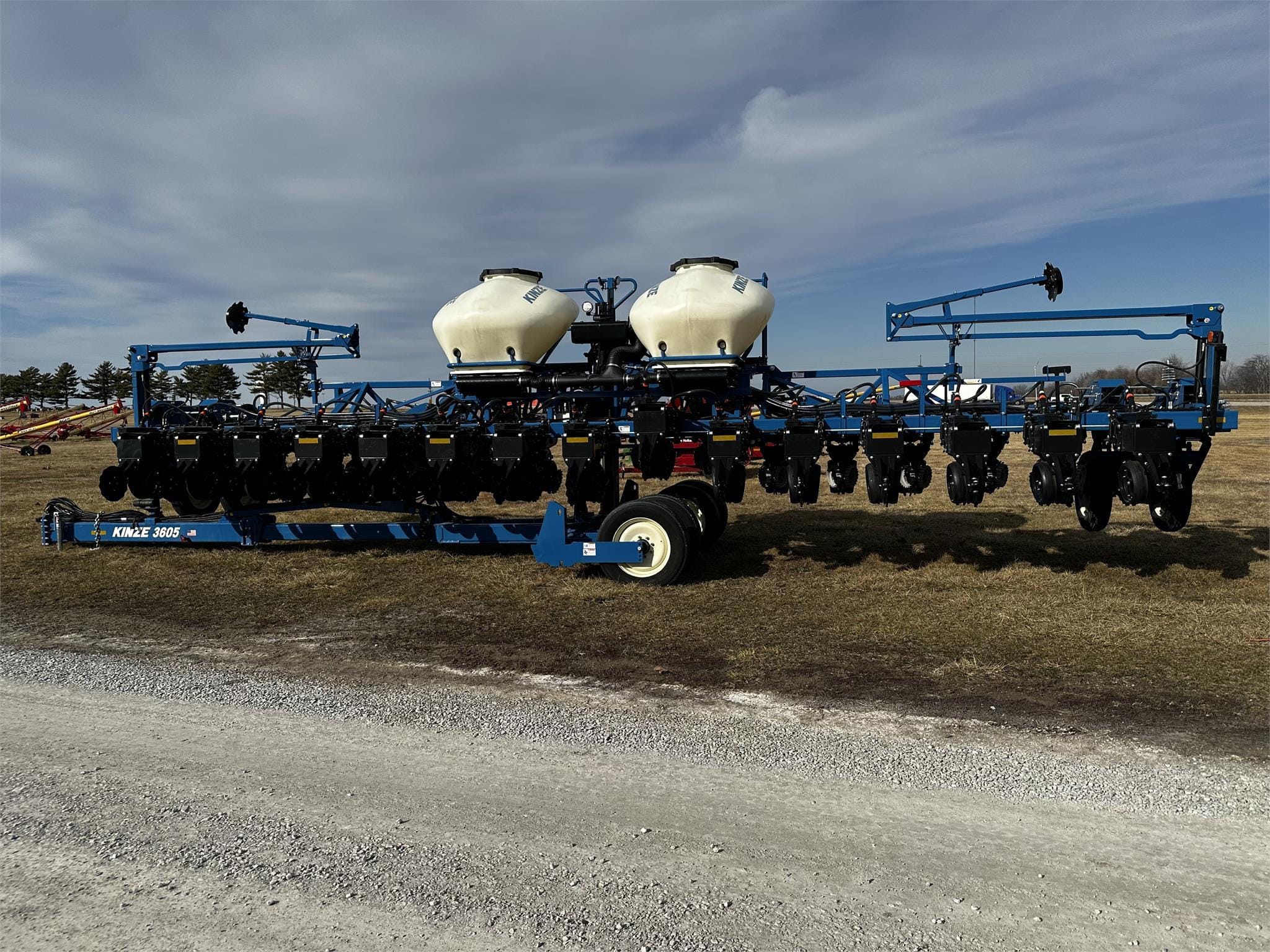 2024 Kinze 3605 Equipment Image0