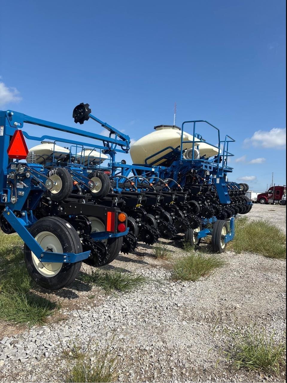 2024 Kinze 3605 Equipment Image0