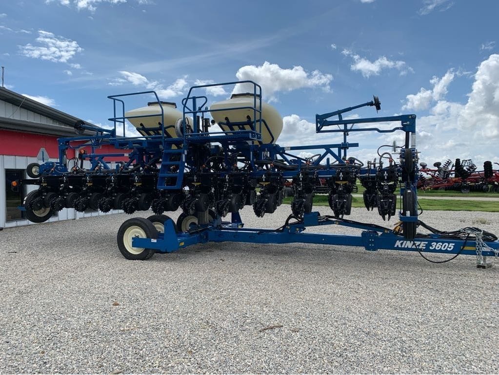 2024 Kinze 3605 Equipment Image0