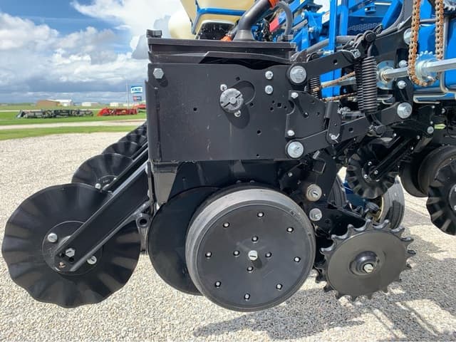 Image of Kinze 3605 equipment image 2