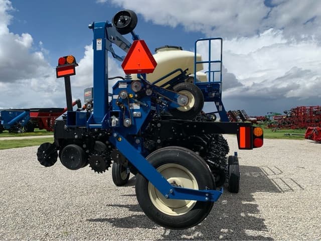 Image of Kinze 3605 equipment image 1